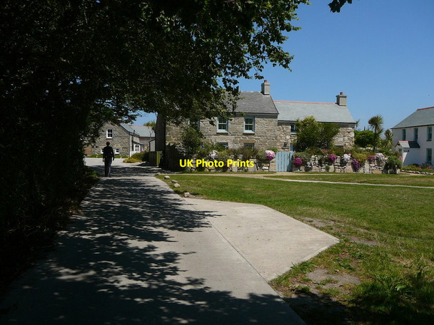Photo 6"x4" Cottages and green at Old Grimsby, Tresco Northward c2011