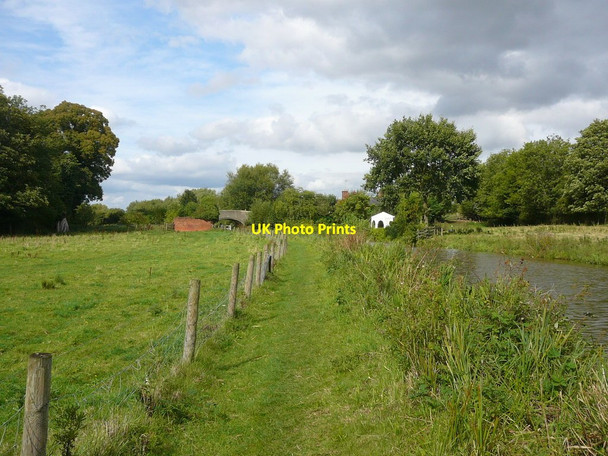 Photo 6"x4" On the towpath of the Oxford Canal near Somerton Crossing Middle Aston c2011