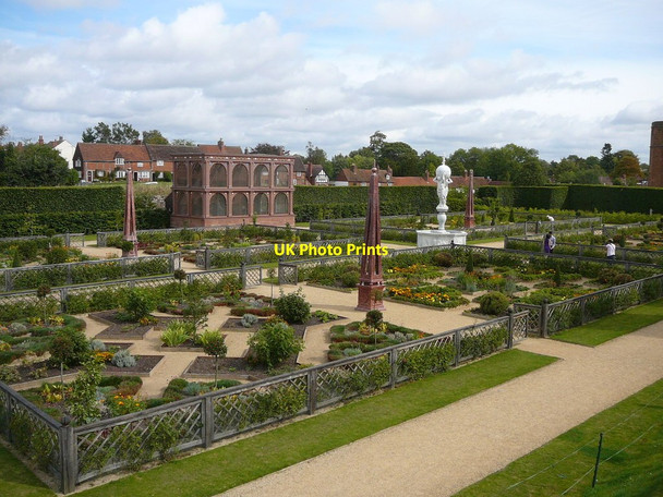 Photo 6"x4" Kenilworth Castle - The Elizabethan Garden Kenilworth c2011