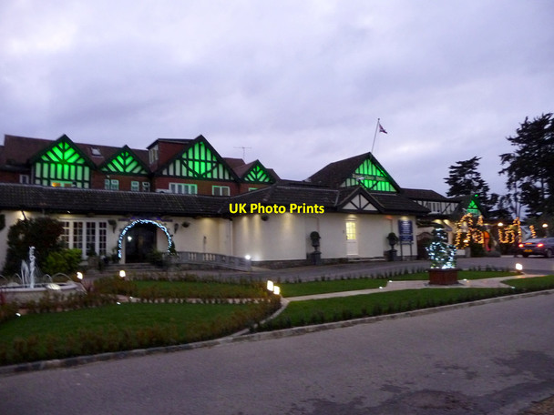 Photo 6"x4" Royal Chase Hotel, The Ridgeway, Enfield Botany Bay\/TQ2999 c2011