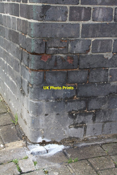 Photo 6"x4" Benchmark on building of Elm Street London c2011
