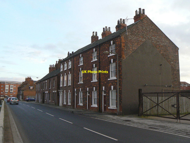 Photo 6"x4" Houses on Ousegate (98-104) Selby c2011