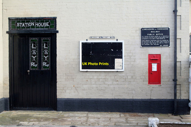 Photo 6"x4" Railway Station | Hensall, Goole postbox (ref. DN14 22) High Eggborough c2011