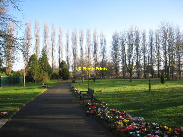 Photo 6"x4" Memorial Gardens, Grimsby Crematorium Grimsby c2012