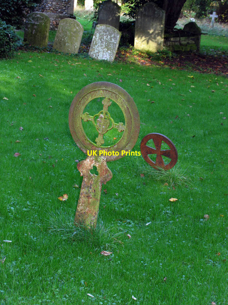 Photo 6"x4" St Mary, Panfield - Churchyard grave marker Panfield c2007