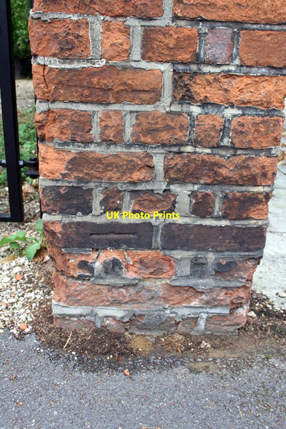 Photo 6"x4" Benchmark on the gatepost of #215 Woodstock Road Oxford\/SP5106 c2011
