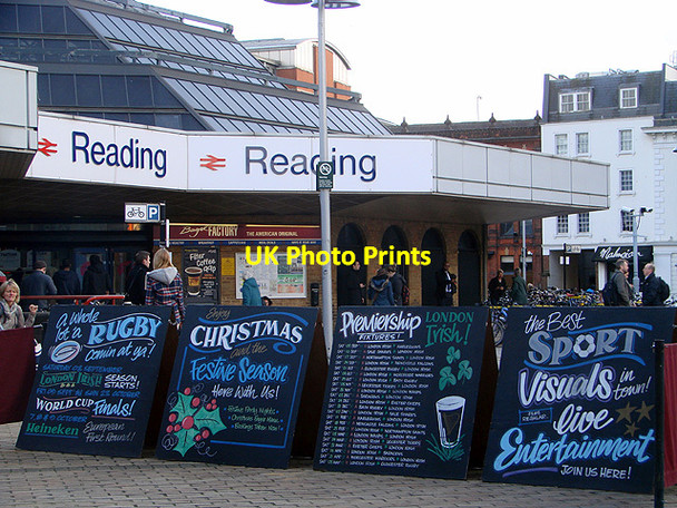 Photo 6"x4" Reading station entrance Reading c2012