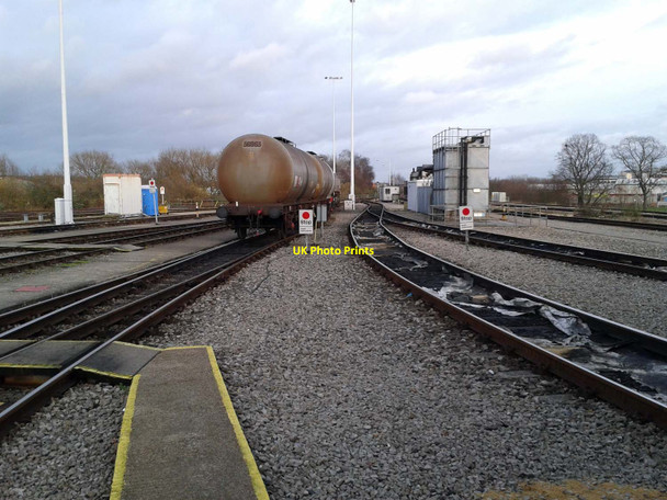 Photo 6"x4" The east end of Reading Depot Reading c2011