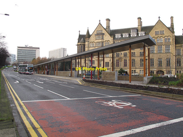 Photo 6"x4" Bus shelter on Hall Ings Bradford\/SE1632 c2011
