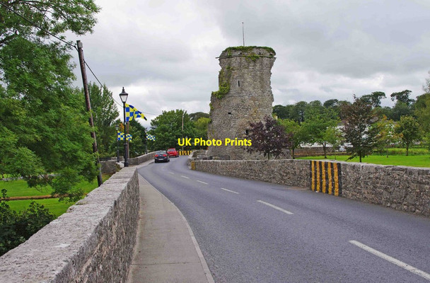 Photo 6"x4" Bridge over the River Suir and the castle at Golden, Co. Tipperary Golden\/S0138 c2011