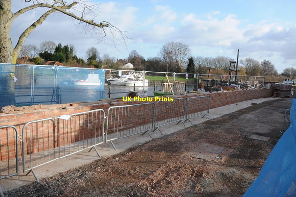 Photo 6"x4" Flood defence work in Upton upon Severn Upton upon Severn c2012