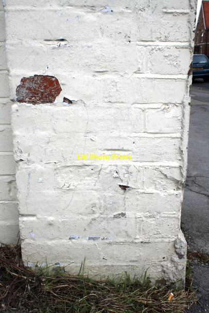 Photo 6"x4" Benchmark on #82 The Broadway Didcot c2012