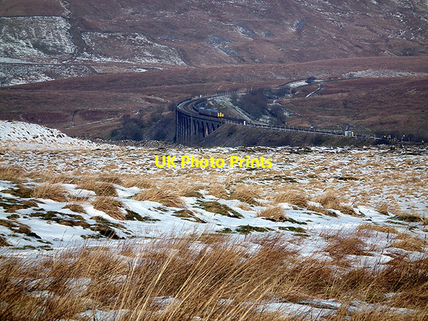 Photo 6"x4" A train crossing Ribblehead Viaduct Ribble Head\/SD7779 c2012