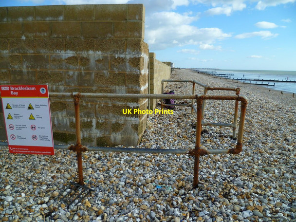 Photo 6"x4" Looking along the beach wall at Bracklesham Bay Bracklesham c2012
