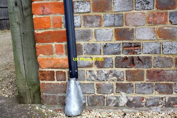 Photo 6"x4" Benchmark on Hatchery Cottage, Old Reading Road Wallingford c2012