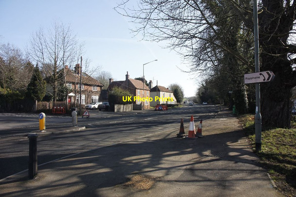 Photo 6"x4" The A4 Bath Road Woolhampton c2012