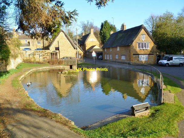 Photo 6"x4" Wroxton, village pond Wroxton c2012