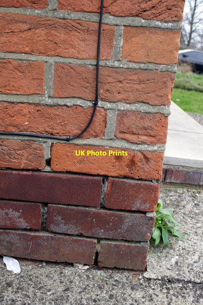 Photo 6"x4" Benchmark on #907 Oxford Road Purley on Thames c2012