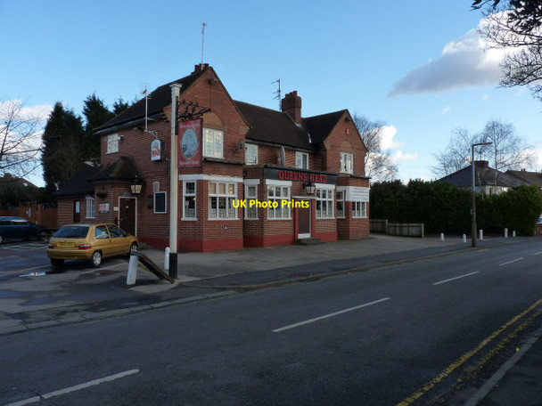 Photo 6"x4" The Queen's Head Wednesbury c2012