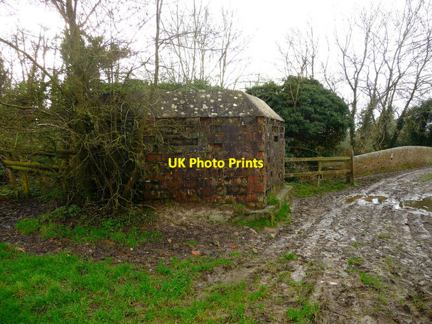Photo 6"x4" Honeystreet - Pillbox Honeystreet c2011