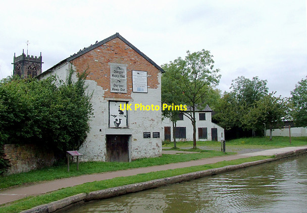 Photo 6"x4" Canal wharf at Middlewich, Cheshire Middlewich c2011