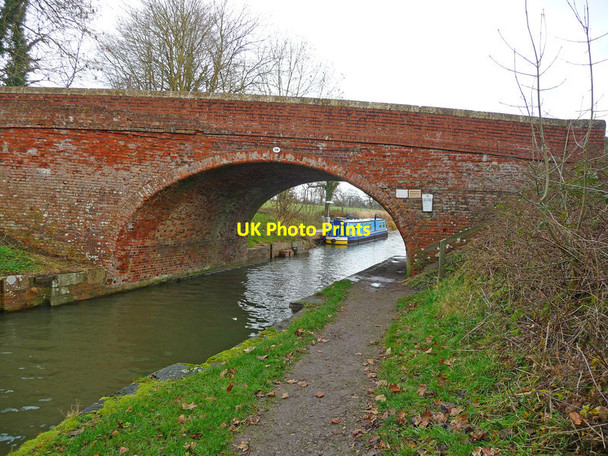 Photo 6"x4" Pewsey Wharf - Bridge Over The Canal Pewsey Wharf c2011