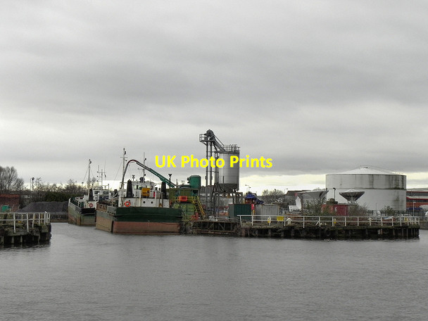 Photo 6"x4" Manchester Ship Canal, Trafford Park Salford\/SJ8098 c2012