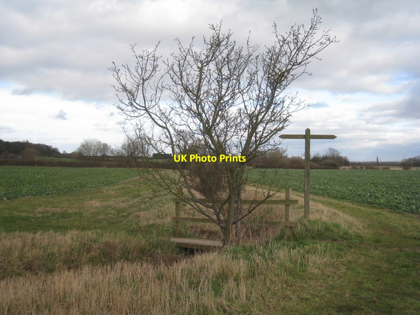 Photo 6"x4" Footbridge and signpost Elston\/SK7548 c2012