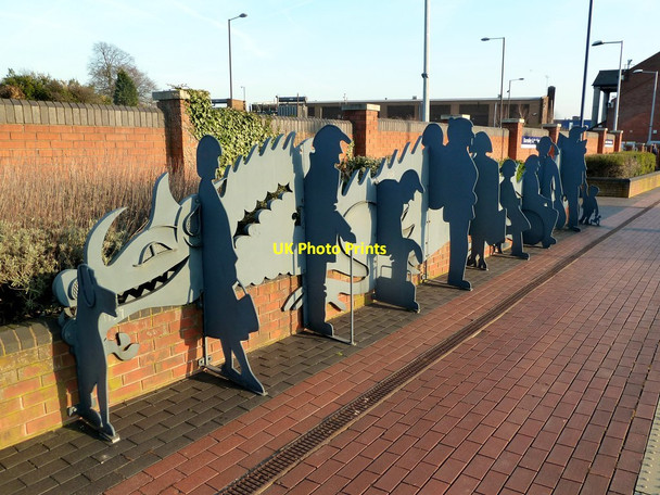 Photo 6"x4" Sculpture on Barnsley railway station Barnsley\/SE3406 c2012