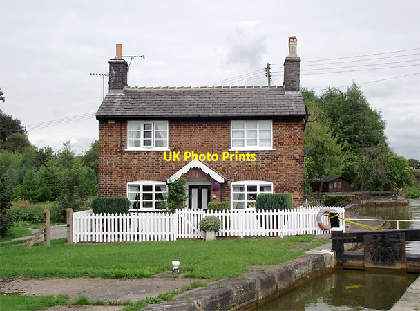 Photo 6"x4" Wheelock Bottom Lock and cottage, Cheshire Sandbach c2011 P1