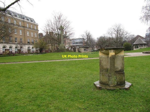 Photo 6"x4" Bird bath in the garden Reading c2012