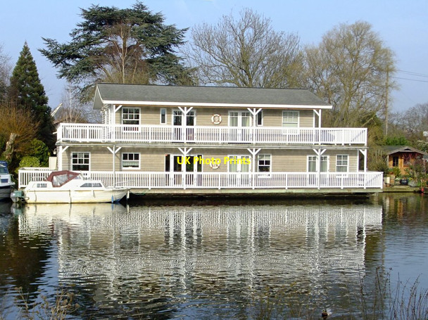 Photo 6"x4" Houseboat moored by Tagg's Island Teddington\/TQ1670 c2012