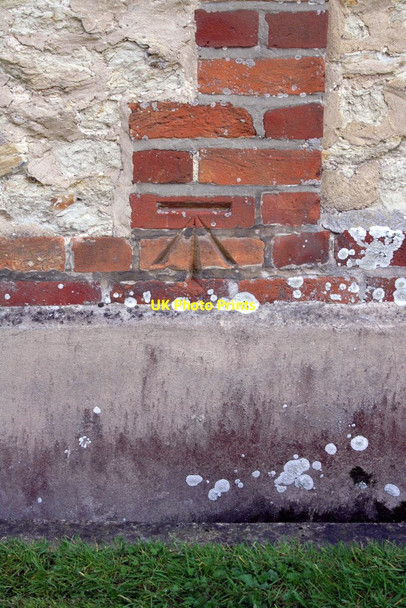 Photo 6"x4" Benchmark on Millbrook Farmhouse Didcot c2012
