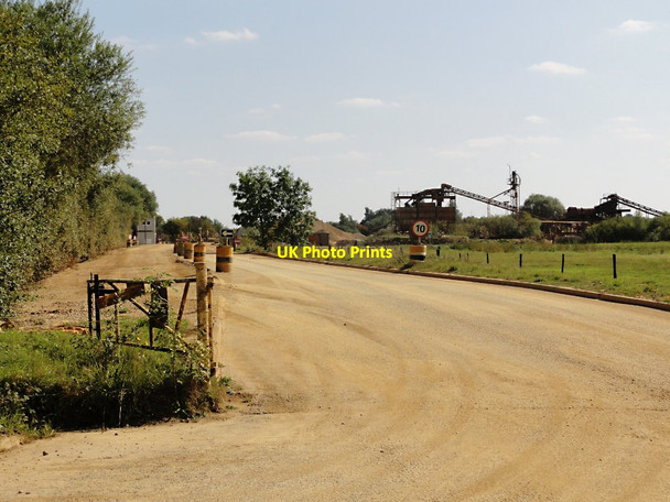 Photo 6"x4" Sand And Gravel Works Langtoft\/TF1212 c2011