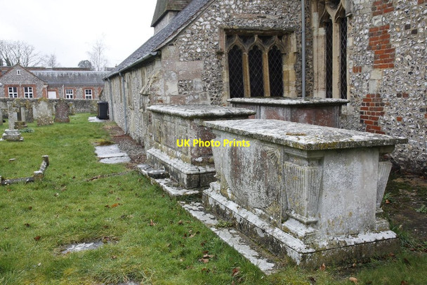 Photo 6"x4" Tombs in the corner Furzedown\/SU3629 c2012