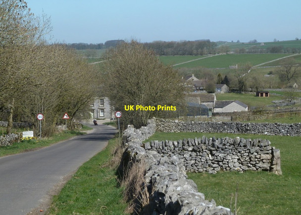 Photo 6"x4" Approaching Monyash from the south Monyash c2012