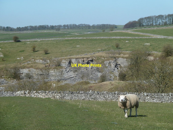 Photo 6"x4" Approaching the edge of Lathkill Dale from the south Monyash c2012