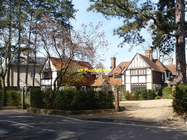 Photo 6"x4" Trying to look rural Richmond\/TQ1874 c2012