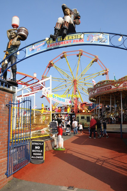 Photo 6"x4" The Riverside Amusement Park Stourport-on-Severn c2012