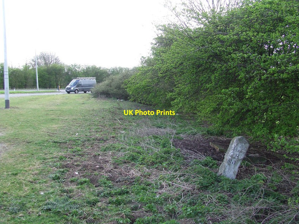 Photo 6"x4" Old Milepost Eltisley c2012