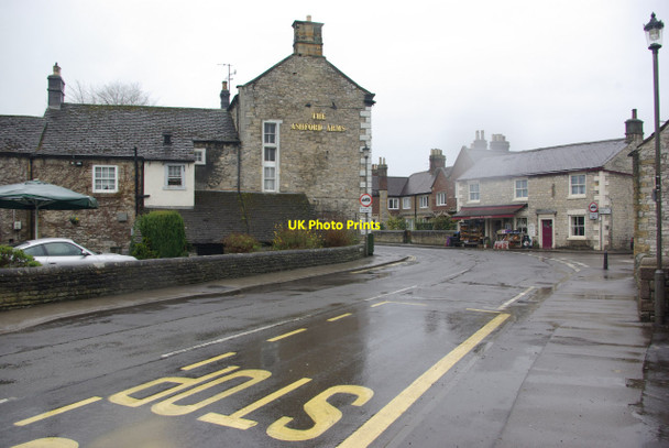 Photo 6"x4" Ashford in the Water Bakewell c2012