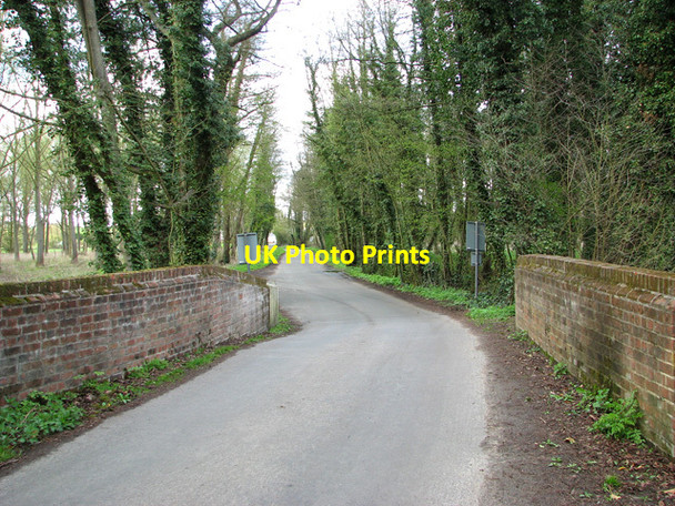 Photo 6"x4" This way to Brockdish Brockdish c2012