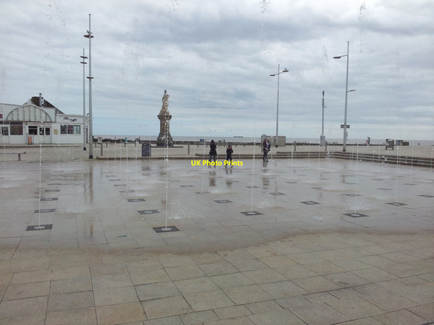 Photo 6"x4" The Water Fountains by the South Pier, Lowestoft Lowestoft c2012