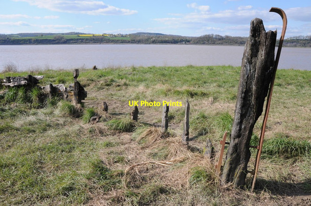 Photo 6"x4" Remains of a boat at Purton Hinton\/SO6803 c2012