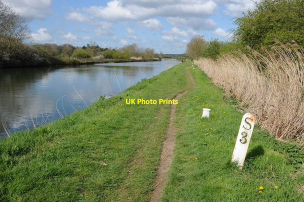 Photo 6"x4" Milepost, Gloucester and Sharpness Canal Purton\/SO6904 c2012