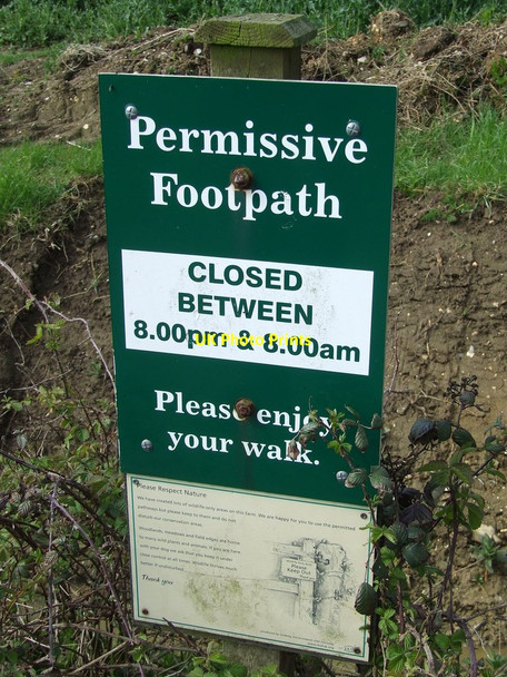 Photo 6"x4" Closed Between 8.00 Pm and 8.00Am Debenham c2012