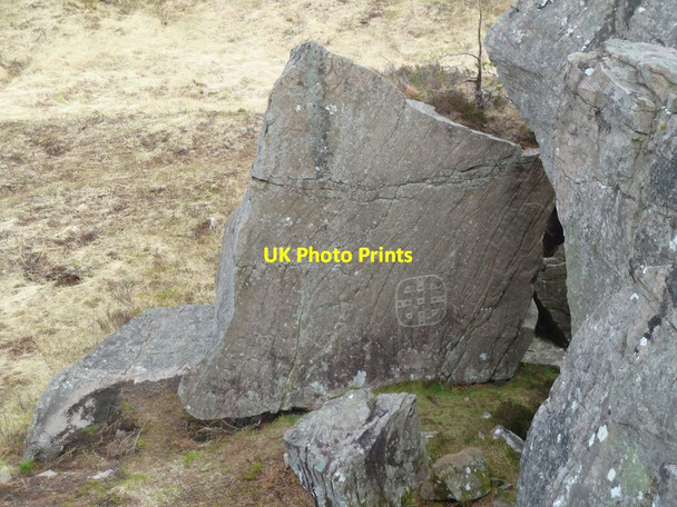 Photo 6"x4" Engraving on rock Annat\/NG8954 c2012