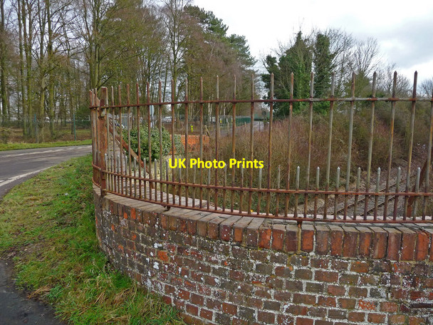 Photo 6"x4" Red Post Bridge - Railway Bridge Monxton c2011