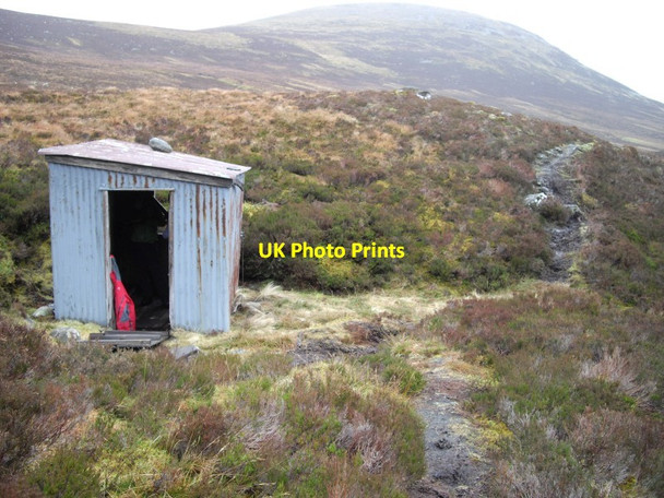 Photo 6"x4" Small hut Loch Dubh\/NH6301 c2012