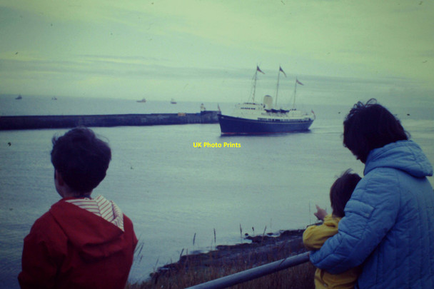 Photo 6"x4" Britannia Enters Aberdeen Balnagask c1986